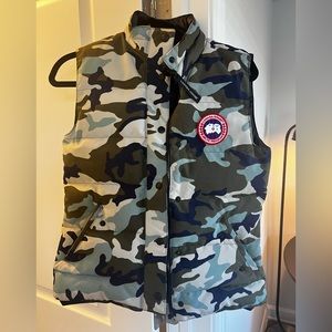 Canada Goose Vest Camo, Size Small Womens EEUC no flaws, perfect condition.